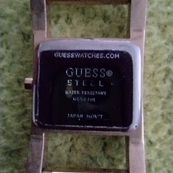 Vintage Guess Womens Watch, gold square-linked bracelet style band - Picture 4 of 5